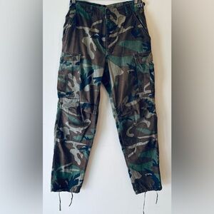 Vintage 1990s US Military
Woodland Camo Hot Weather Military Cargo Combat Pants